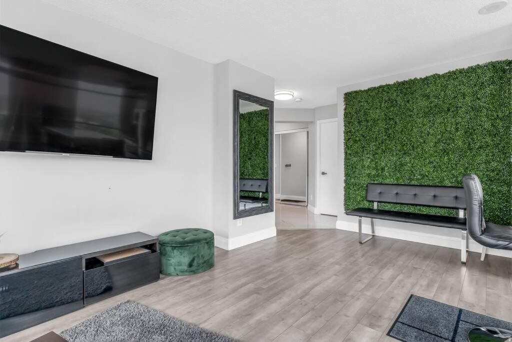 2 Bedroom Waterfront Condo Downtown W/ Free Parking Toronto Kültér fotó