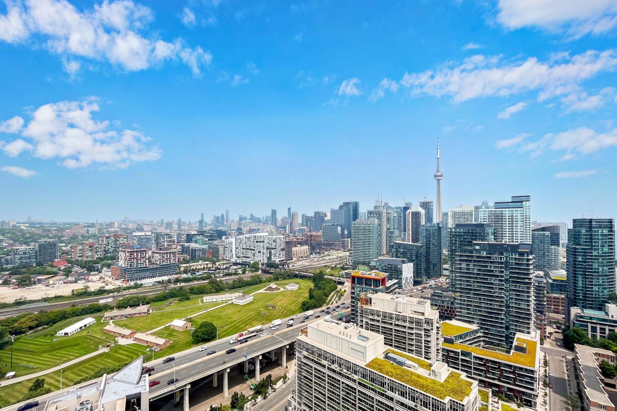 2 Bedroom Waterfront Condo Downtown W/ Free Parking Toronto Kültér fotó