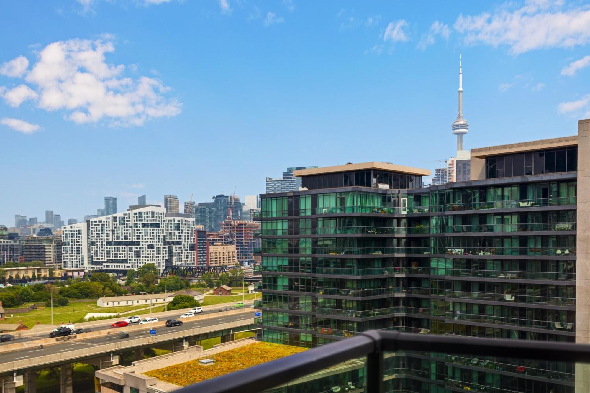 2 Bedroom Waterfront Condo Downtown W/ Free Parking Toronto Kültér fotó