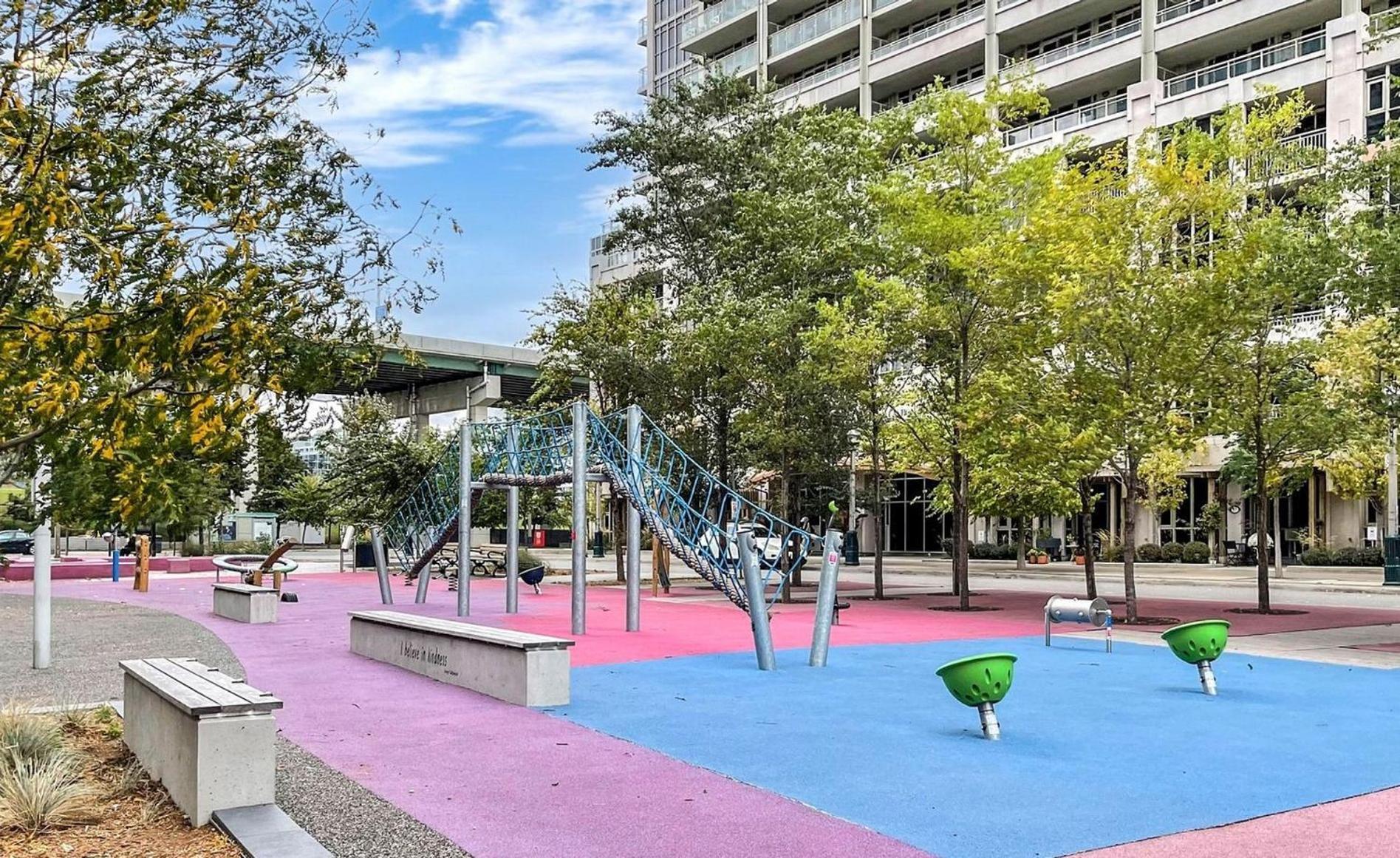 2 Bedroom Waterfront Condo Downtown W/ Free Parking Toronto Kültér fotó